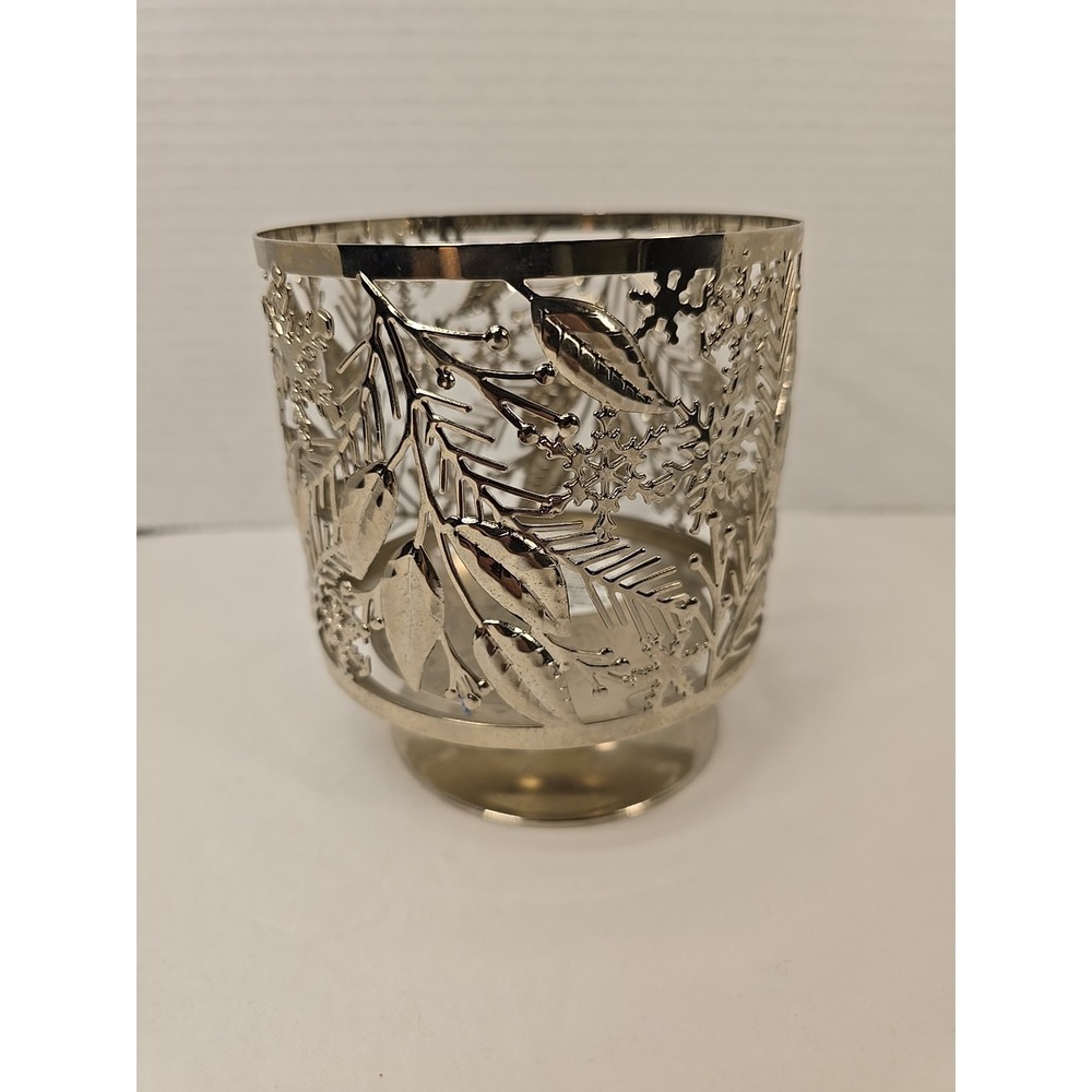 Bath & Body‎ Works Silver Chrome Snowflakes Pedestal 3 Wick Candle Holder - Picture 3 of 5